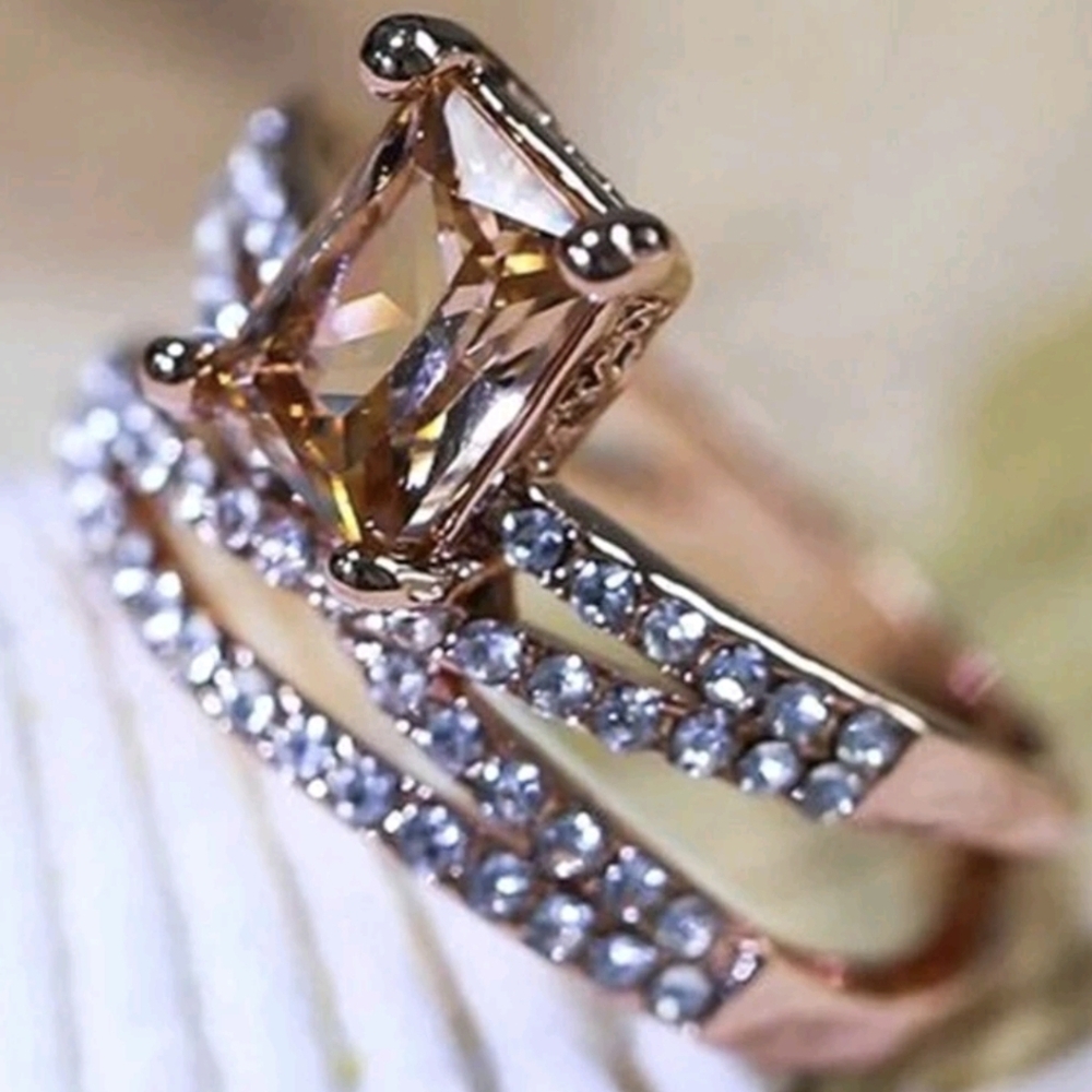 🔥🔥BACK IN STOCK🔥🔥Sparkling Morganite Women's Rose Gold Plated Winding Ring - Picture 2 of 16